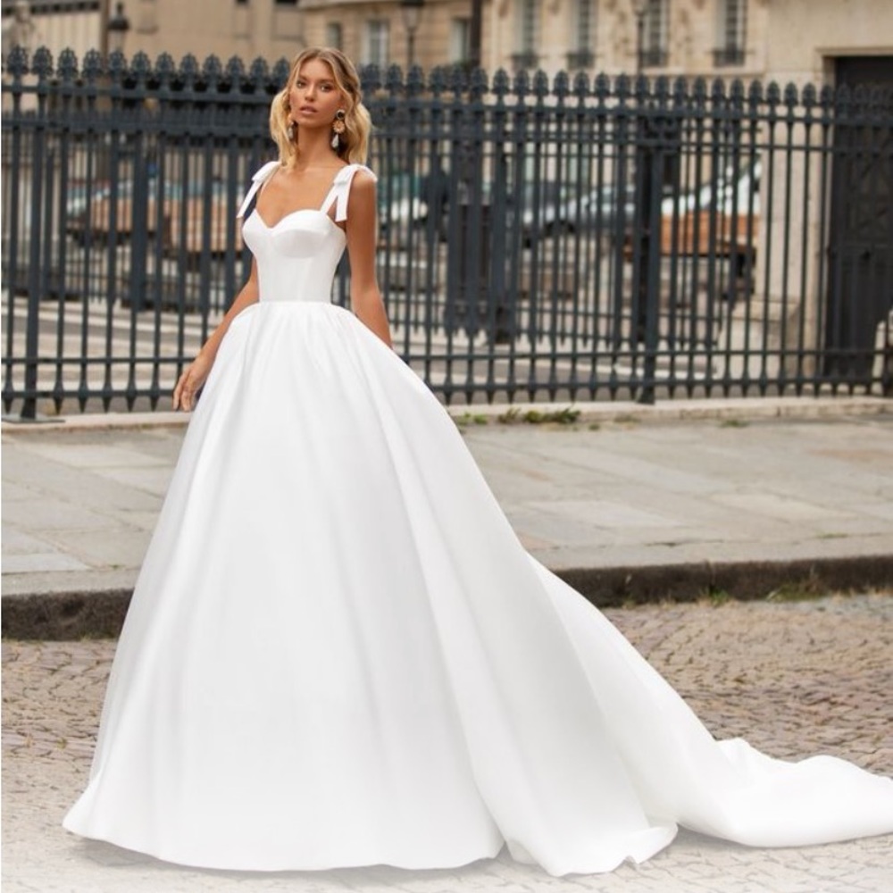 MillaNova Blisse ivory wedding dress - Picture 10 of 16